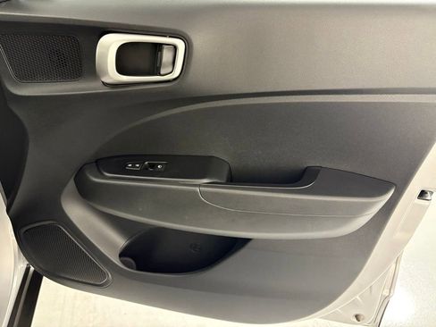 Used 2025 Hyundai Venue SEL FWD image 40