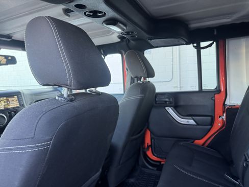 Used 2015 Jeep Wrangler Unlimited Rubicon w/ Connectivity Group image 14