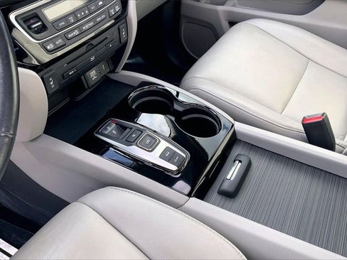 Used 2017 Honda Pilot Touring image 18