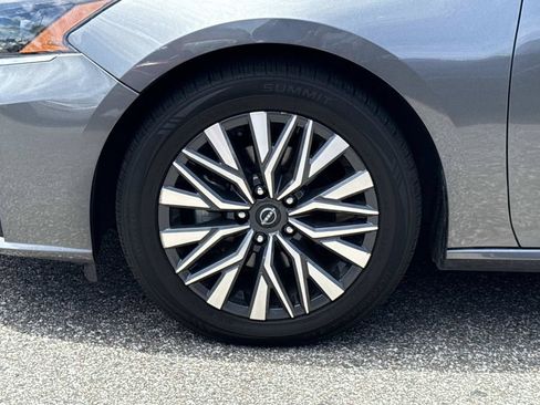 Certified 2024 Nissan Altima 2.5 SV FWD image 11