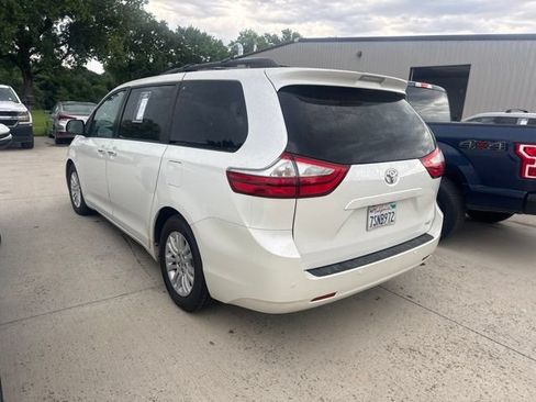 Used 2016 Toyota Sienna XLE Premium w/ Cargo Management Package FWD image 2