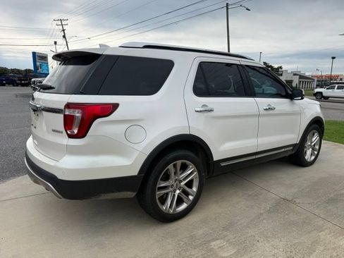 Used 2017 Ford Explorer Limited w/ Equipment Group 301A FWD image 13