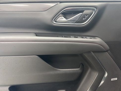 Used 2024 Chevrolet Suburban RST w/ Luxury Package image 9