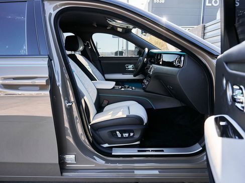 Used 2025 Rolls-Royce Ghost AWD/4WD image 25