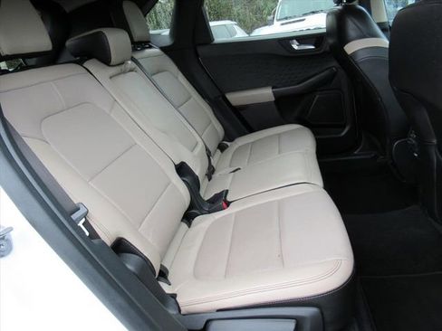 Used 2020 Ford Escape Titanium image 28