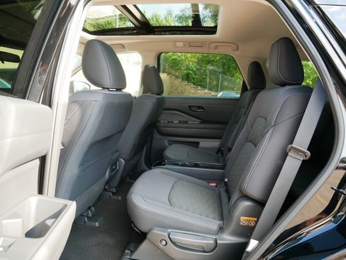 Certified 2025 Nissan Pathfinder SV w/ SV Premium Package AWD/4WD image 35