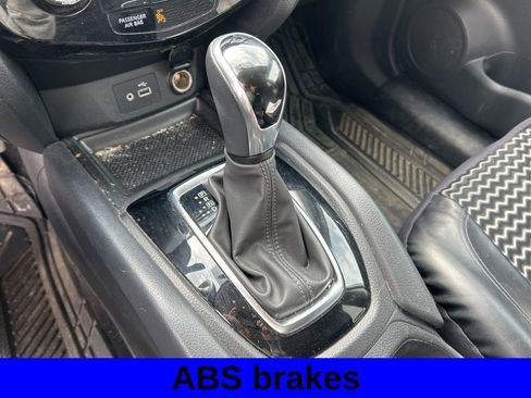 Used 2018 Nissan Rogue SV w/ Premium Package image 12