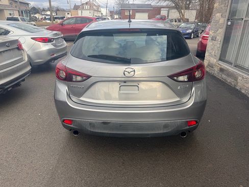 Used 2016 MAZDA MAZDA3 i Sport image 4