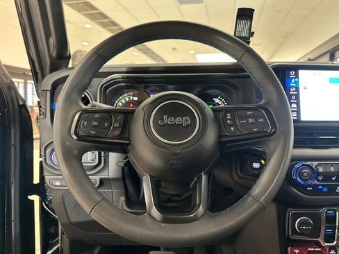 Used 2024 Jeep Wrangler Unlimited Rubicon 4xe w/ Convenience Group AWD/4WD image 16