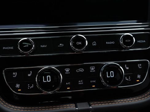 Certified 2025 Bentley Bentayga image 37