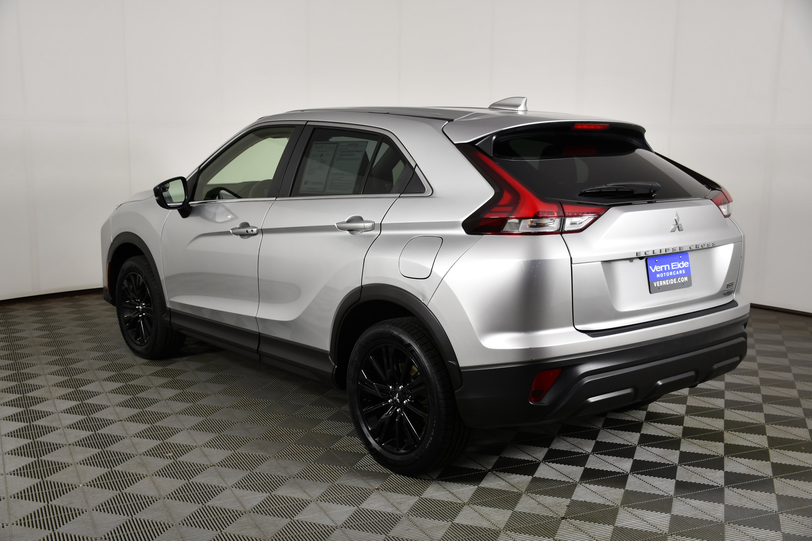 Used 2024 Mitsubishi Eclipse Cross LE AWD/4WD image 8