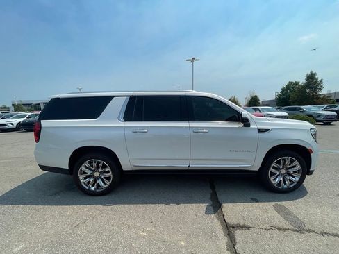 Used 2023 GMC Yukon XL Denali AWD/4WD image 5