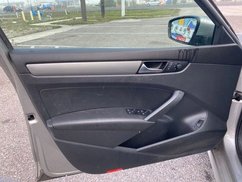 Used 2014 Volkswagen Passat 1.8T S image 10