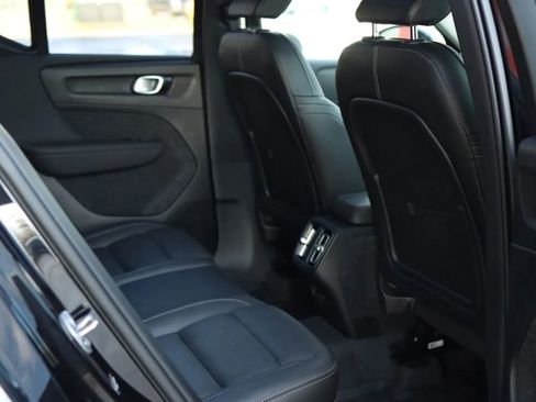 Used 2025 Volvo XC40 B5 Core image 45