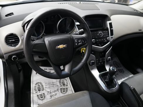 Used 2016 Chevrolet Cruze L image 18