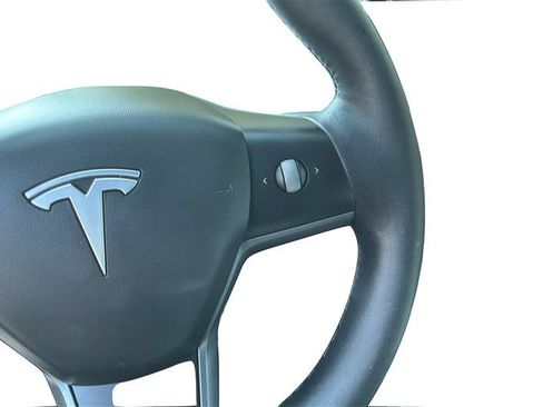 Used 2022 Tesla Model Y Long Range AWD/4WD image 31