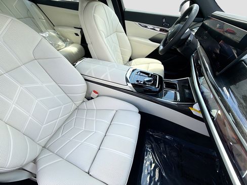 New 2026 BMW i7 eDrive50 w/ Premium Package image 15