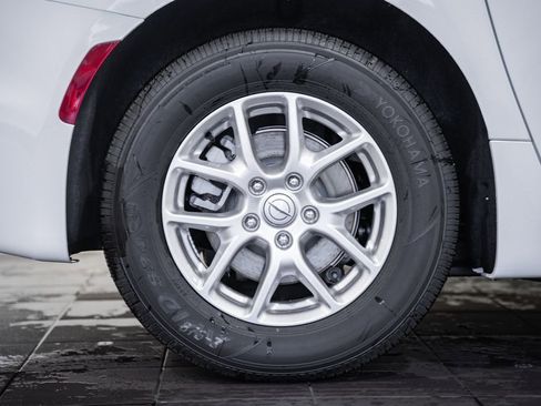 New 2026 Chrysler Pacifica Select image 16