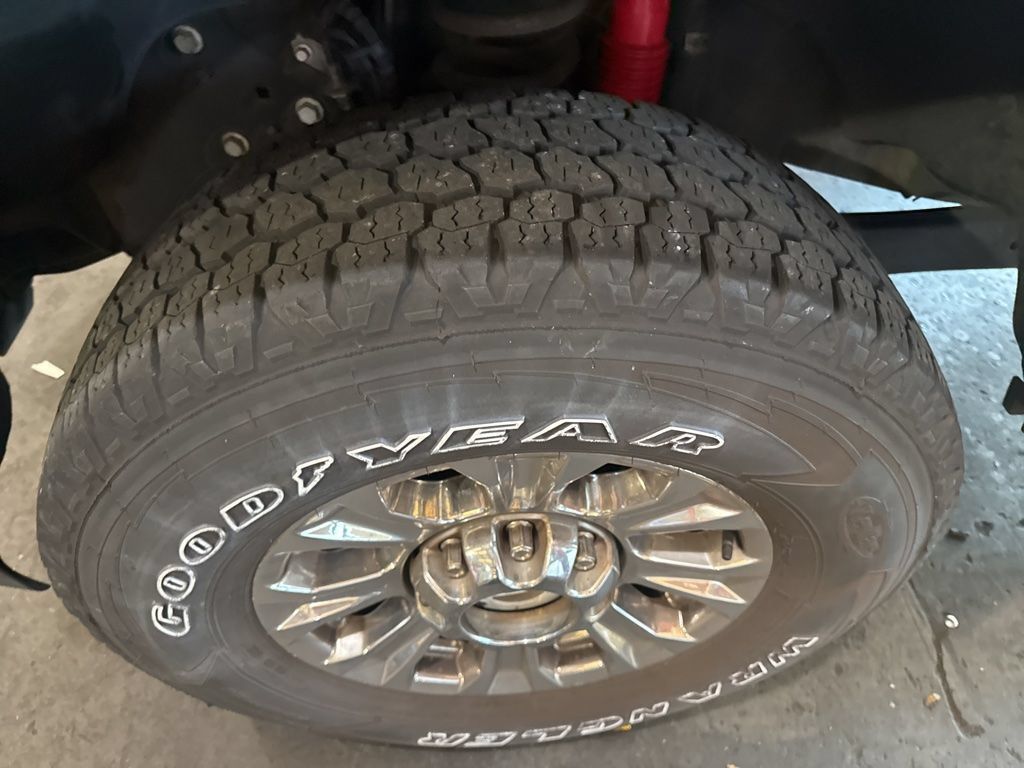 Used 2017 Ford F250 Lariat AWD/4WD image 6