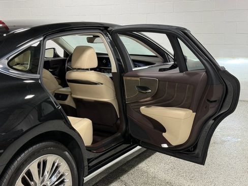 Used 2018 Lexus LS 500 AWD w/ Interior Upgrade Package image 53