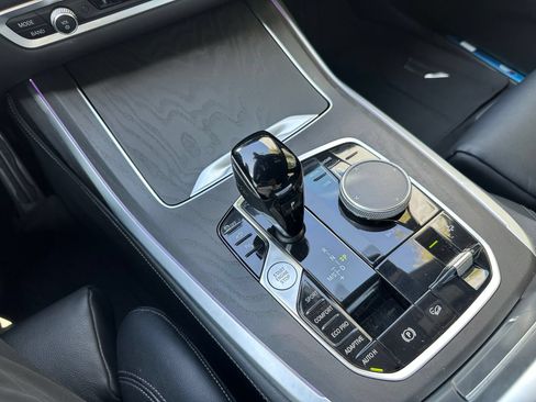 Used 2022 BMW X7 xDrive40i w/ M Sport Package AWD/4WD image 7