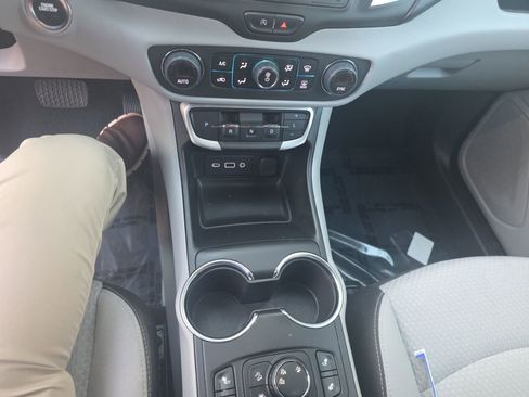 Used 2023 GMC Terrain SLE w/ Driver Convenience Package image 23