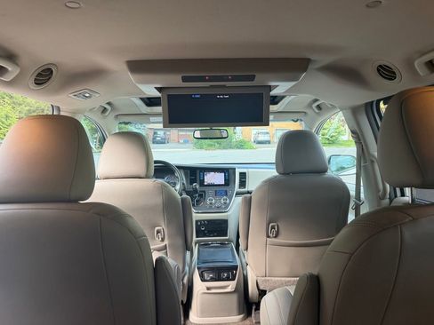 Used 2015 Toyota Sienna XLE Premium AWD/4WD image 29