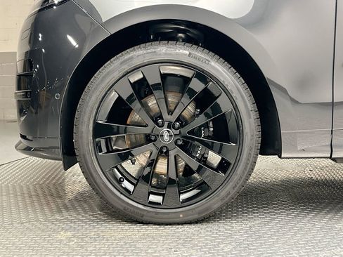 Certified 2025 Land Rover Range Rover Sport Dynamic SE AWD/4WD image 2