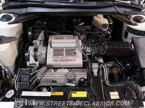 Used 1989 Oldsmobile Toronado Trofeo FWD image 3