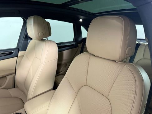 New 2025 Porsche Macan image 5