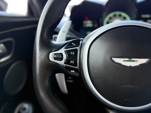Used 2020 Aston Martin V8 Vantage Coupe RWD image 22