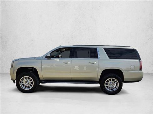 Used 2017 GMC Yukon XL SLT image 8