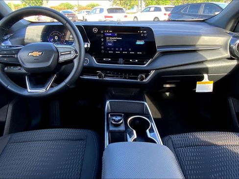 Used 2026 Chevrolet Equinox LT FWD image 13