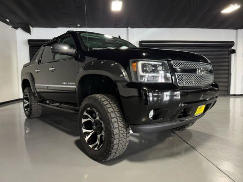 Used 2013 Chevrolet Avalanche LTZ AWD/4WD image 3