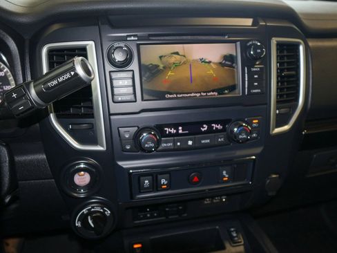 Used 2019 Nissan Titan SV w/ SV Convenience Package image 13