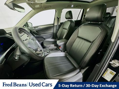 Used 2022 Volkswagen Tiguan SE w/ Panoramic Sunroof Package image 21
