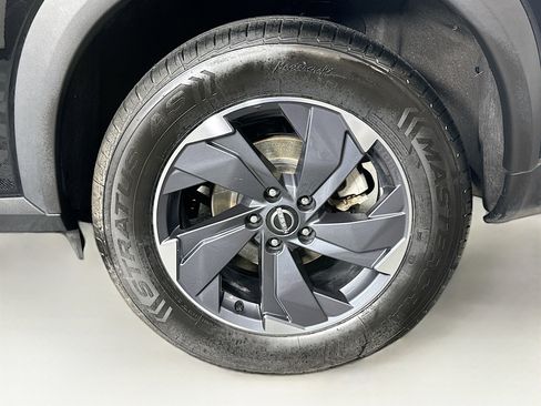 Used 2024 Nissan Rogue SV image 11