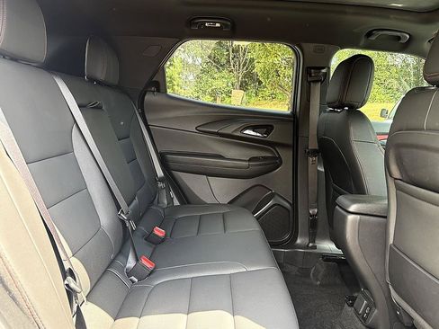 Used 2025 Chevrolet TrailBlazer RS w/ Convenience Package FWD image 12