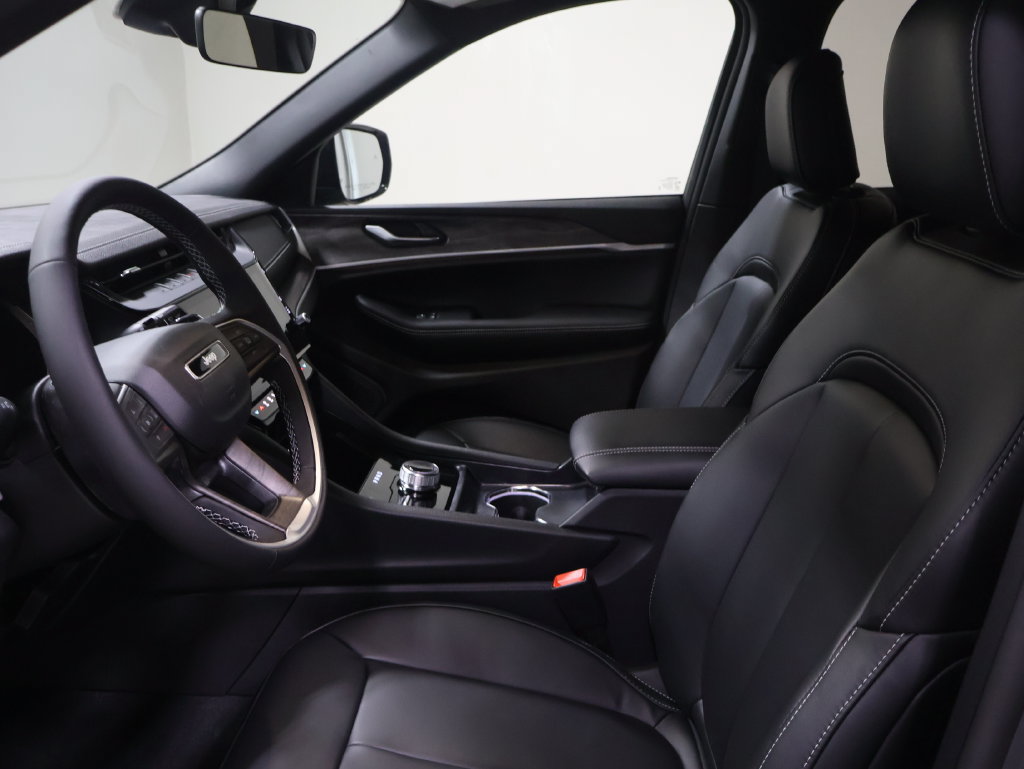 New 2027 Jeep Grand Cherokee Limited AWD/4WD image 9