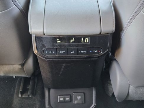 Used 2023 Toyota Highlander Limited image 36
