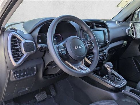 Used 2024 Kia Soul LX image 10