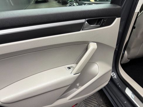 Used 2017 Volkswagen Passat 1.8T R-Line image 43