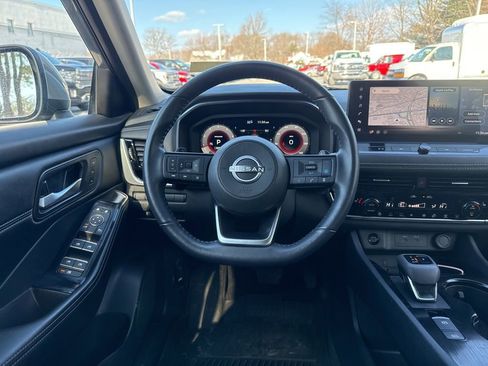 Used 2024 Nissan Rogue SL w/ SL Premium Package image 22