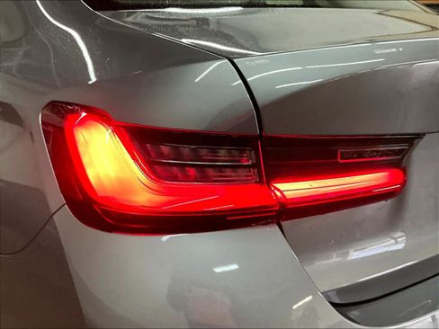 Used 2025 BMW 330i Sedan w/ Premium Package RWD image 31