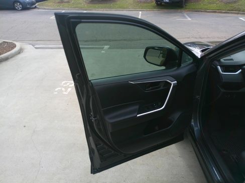 Used 2023 Toyota RAV4 LE image 21