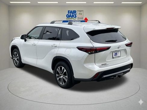 Used 2025 Toyota Highlander XLE AWD/4WD image 7