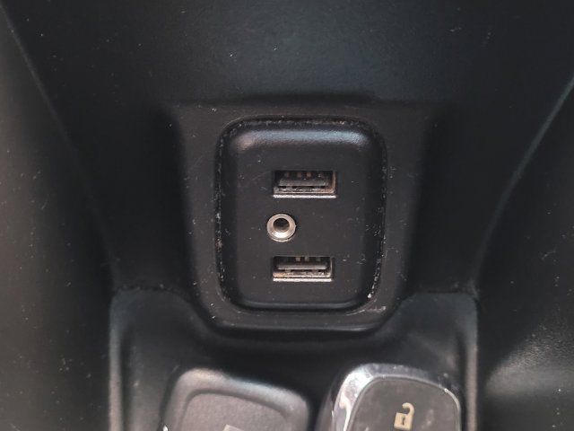 Used 2019 Chevrolet Bolt LT FWD image 13