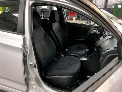 Used 2015 Hyundai Accent GS FWD image 9
