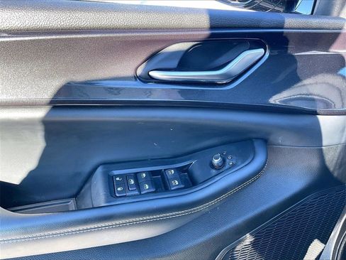 Used 2023 Jeep Grand Cherokee Altitude image 37