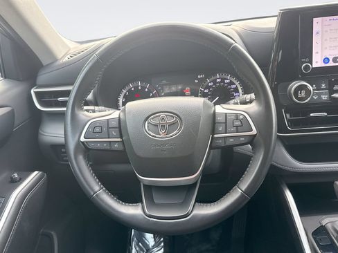 Used 2023 Toyota Highlander LE FWD image 11